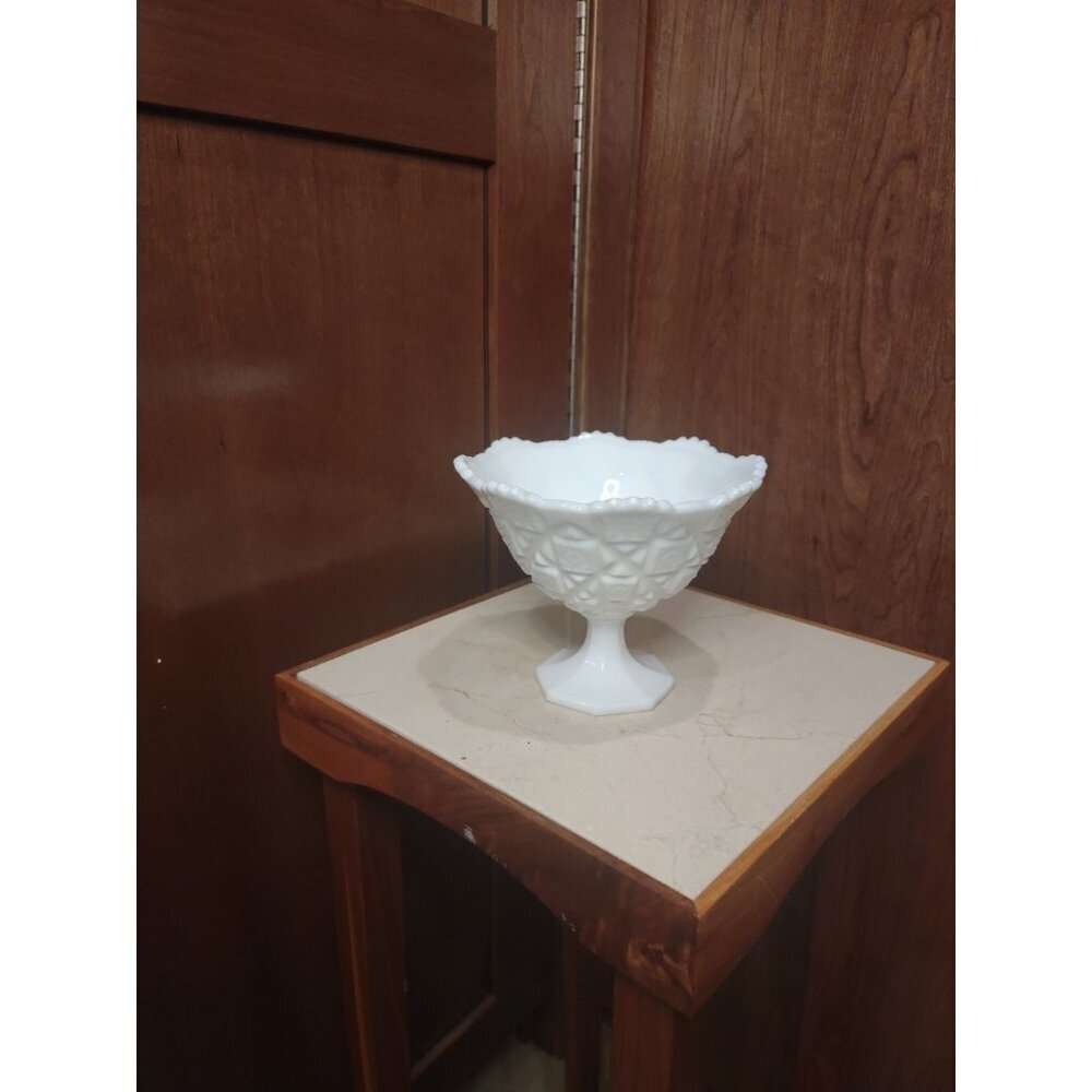 Milk Glass Centerpiece Bowl Compote Vintage 6x8 inches - Picture 1 of 5
